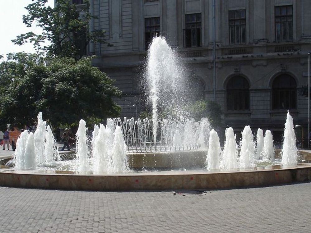 Fantana Dunarea de la Universitate.