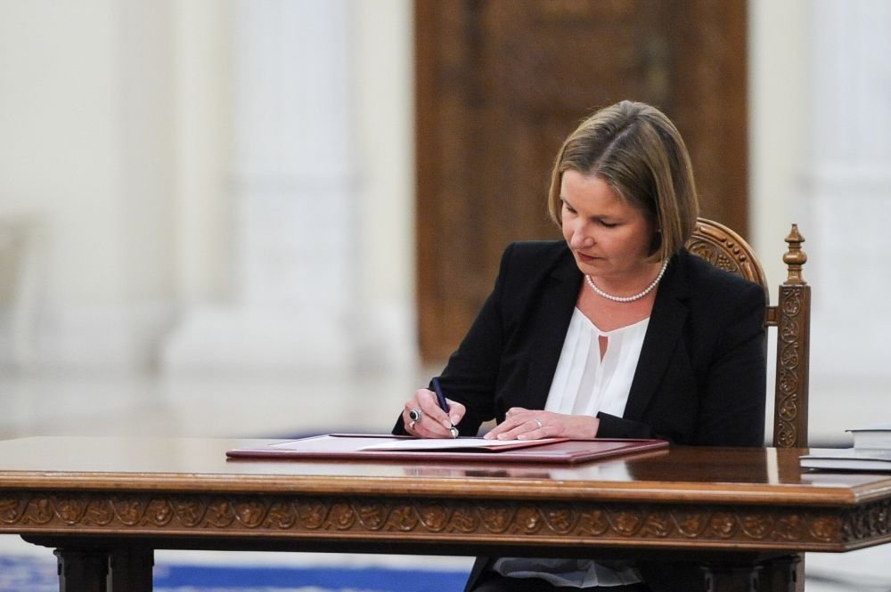 Fostul ministru al Culturii, Hegedus Csilla.