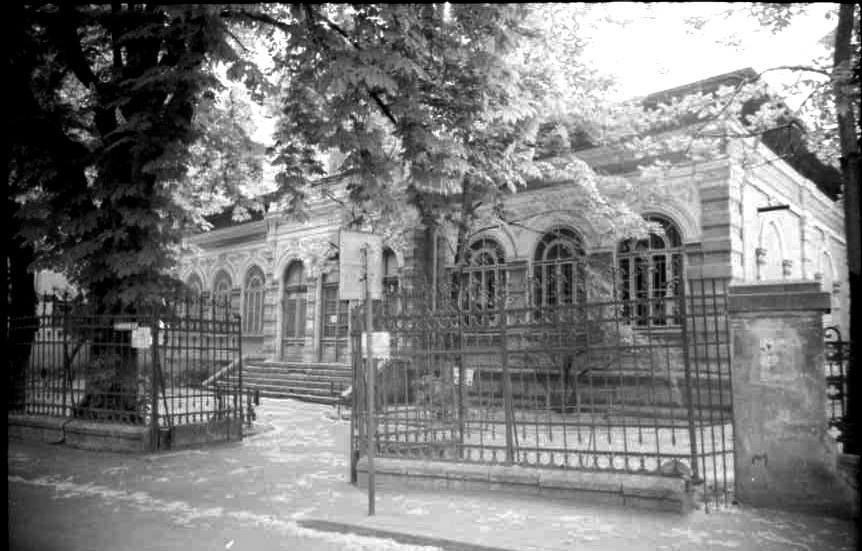 Cartierul Mântuleasa: Clădirea de 25 de metri care a stârnit revolta cetăţenilor.